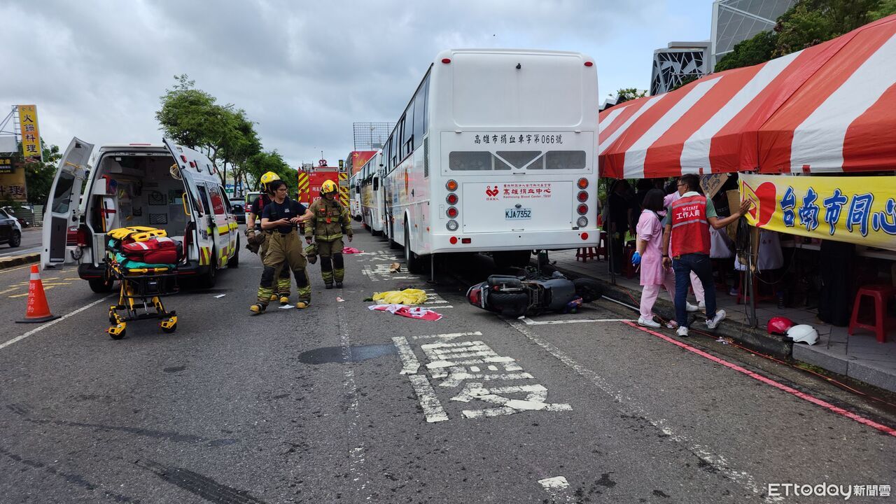 快訊/台南雙載機車路口車禍釀4傷!失控撞上捐血車 1人慘卡車底 | ETtoday社會新聞 | ETtoday新聞雲