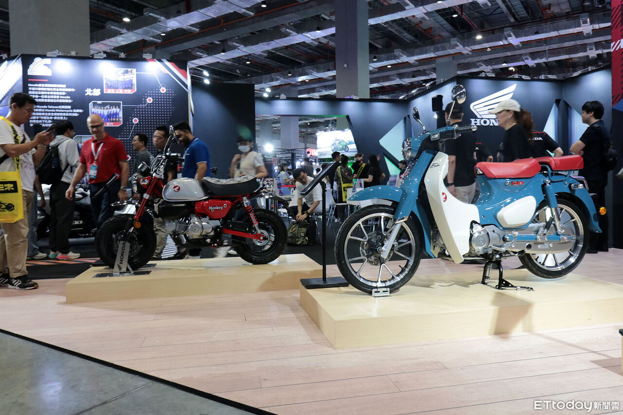 ▲重機展／Honda「全車系23款到齊展出」！白黃紅牌通通可摸可跨。（圖／記者張慶輝攝）