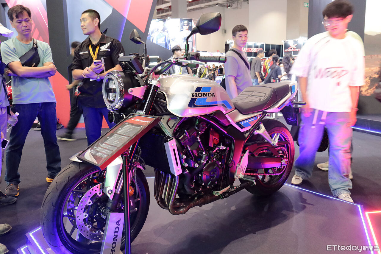 ▲重機展／Honda「全車系23款到齊展出」！白黃紅牌通通可摸可跨。（圖／記者張慶輝攝）