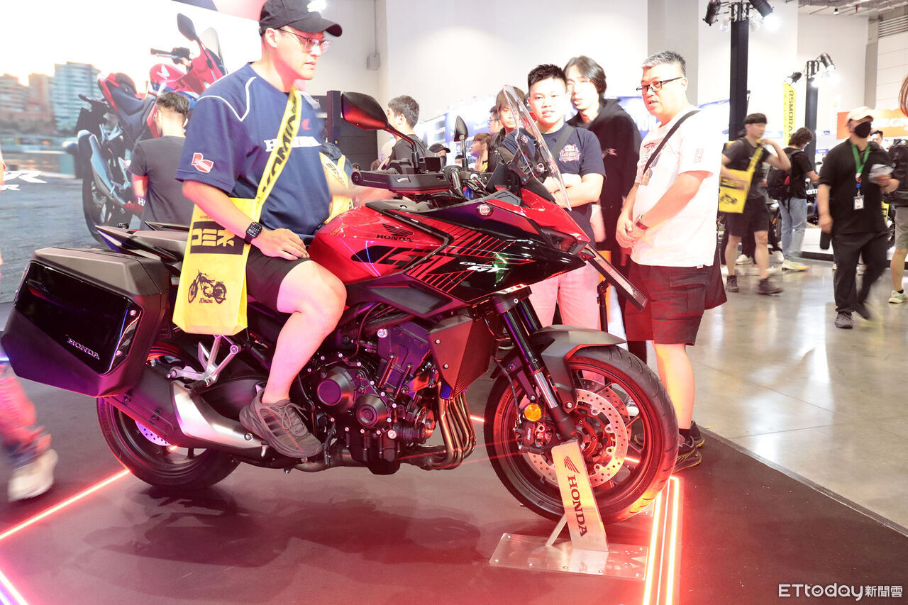 ▲重機展／Honda「全車系23款到齊展出」！白黃紅牌通通可摸可跨。（圖／記者張慶輝攝）