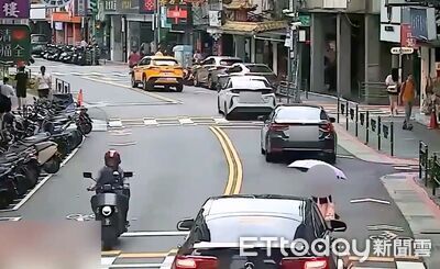 驚悚瞬間曝!北市婦斑馬線上遭300萬賓士撞 顱內出血命危送醫