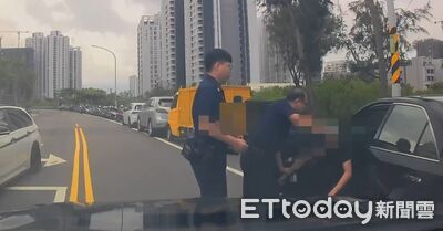 闖紅燈遇警攔查擦撞電桿 台南19歲男車內搜出k他命
