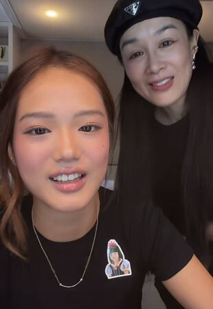 ▲Jaden與鍾麗緹直播同框。（圖／翻攝自微博）