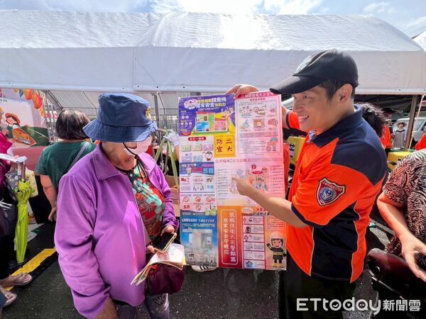 ▲2026台南國際芒果節產地壓軸場「玉井好芒」熱鬧登場，玉井消防分隊進駐活動現場宣導防火及防災安全。（記者林東良翻攝，下同）