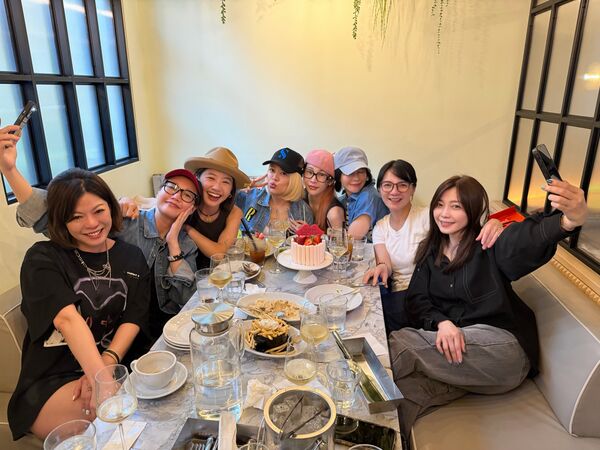 ▲▼温嵐挺過敗血休克首露面！現身天后聚會慶生。（圖／翻攝自Instagram／vivianhsu.ironv）
