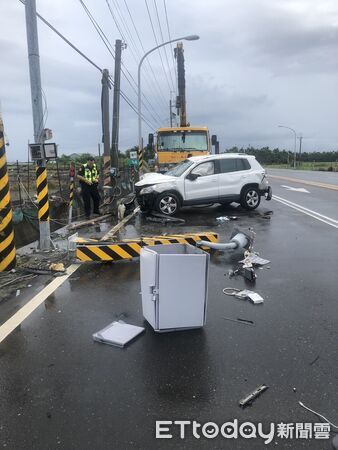 ▲東港鎮中正路三段與新厝路交通事故。（圖／記者陳崑福翻攝）