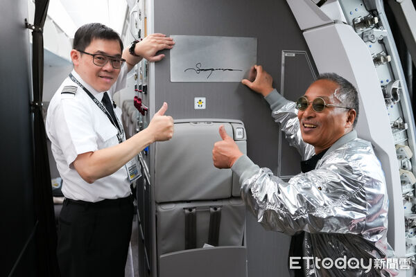 ▲▼星宇航空藝術機STARLUX AIRSORAYAMA SILVER今首航東京。（圖／星宇航空提供）