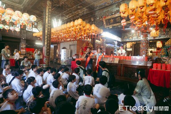 ▲西螺太平媽冬令成長營吸引120多名學童參與，在大哥哥、大姊姊陪伴下展開充滿歡笑的寒假學習旅程。（圖／記者游瓊華翻攝）