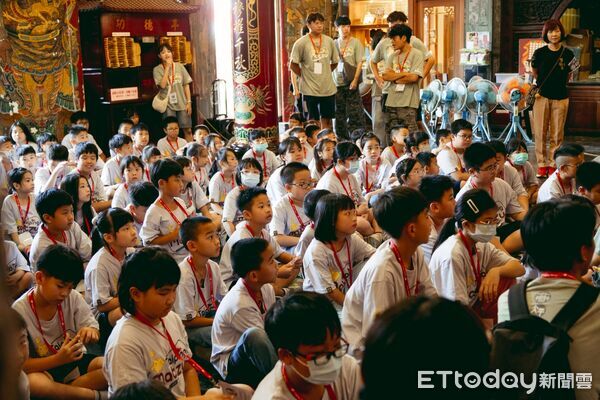 ▲西螺太平媽冬令成長營吸引120多名學童參與，在大哥哥、大姊姊陪伴下展開充滿歡笑的寒假學習旅程。（圖／記者游瓊華翻攝）