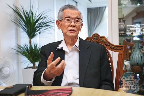 高齡88歲的綠營大老張俊宏面對女友的債務問題，低調不願多談。