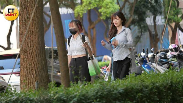 娛樂報報／李多慧工作滿檔傳萌退意　遭直擊下班後直奔物理治療所