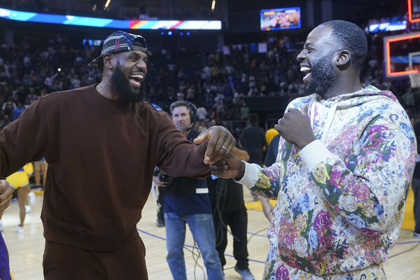 ▲格林（Draymond Green）正在全力遊說好友詹姆斯（LeBron James）加盟勇士。（圖／達志影像／美聯社）