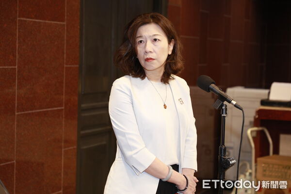 ▲▼立法院教育及文化委員會邀請教育部部長鄭英耀、衛生福利部政務次長林靜儀、行政院食品安全辦公室主任許輔列席就「校園食品安全把關機制及致癌油事件因應作為」進行專題報告，並備質詢。（圖／記者湯興漢攝）