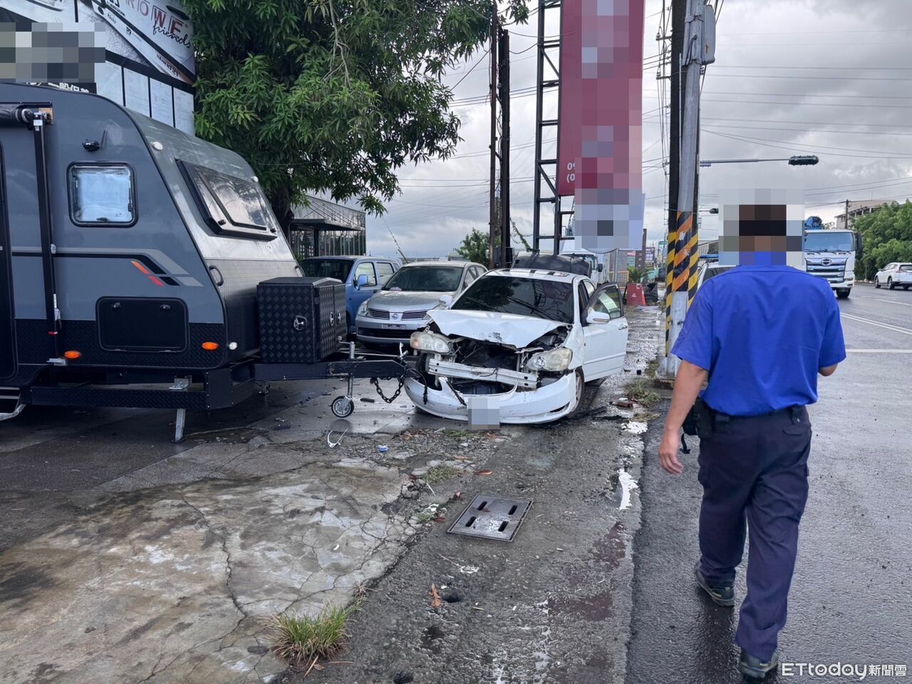 雨天打滑!高雄20歲女駕駛失控猛撞露營車 驚悚撞擊瞬間曝 | ETtoday社會新聞 | ETtoday新聞雲