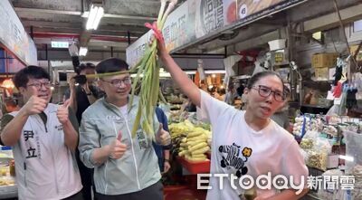 「菜市場囝仔」賴瑞隆回主場　市場攤商大姐嗨翻！秒變應援團長