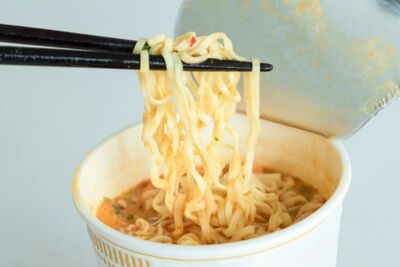 泡麵湯底別倒!日本大廠公開隱藏版吃法 加入一物變美味佳餚