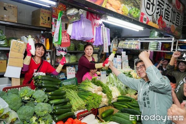 ▲▼「菜市場囝仔」賴瑞隆回主場　市場攤商大姐嗨翻！秒變應援團長。（圖／記者賴文萱翻攝）