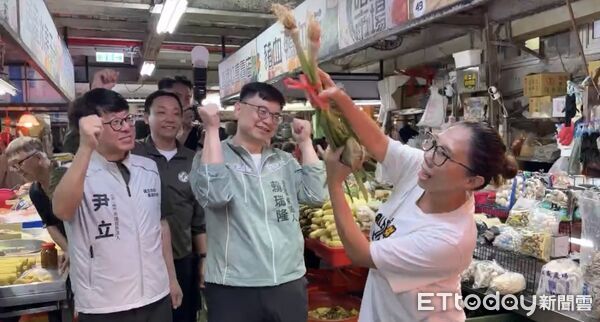 ▲▼「菜市場囝仔」賴瑞隆回主場　市場攤商大姐嗨翻！秒變應援團長。（圖／記者賴文萱翻攝）