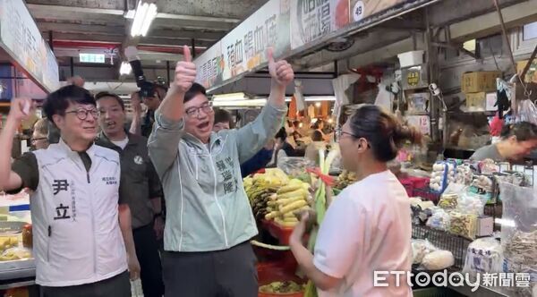▲▼「菜市場囝仔」賴瑞隆回主場　市場攤商大姐嗨翻！秒變應援團長。（圖／記者賴文萱翻攝）