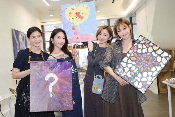 ▲▼王瞳、張家瑋、孟慶而、Lolita（羅莉塔）出席公益活動 為愛與希望協會受虐兒愛心作畫            。（圖／台灣愛與希望國際關懷協會提供）