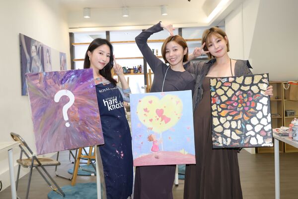 ▲▼王瞳、張家瑋、孟慶而、Lolita（羅莉塔）為受虐兒愛心作畫            。（圖／台灣愛與希望國際關懷協會提供）