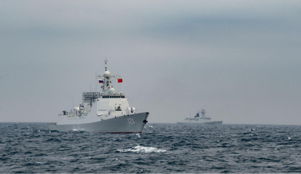 ▲▼中俄「海上聯合-2026」聯合演習，圖為中俄海軍參演艦艇開展海上演練。（圖／翻攝新華社）
