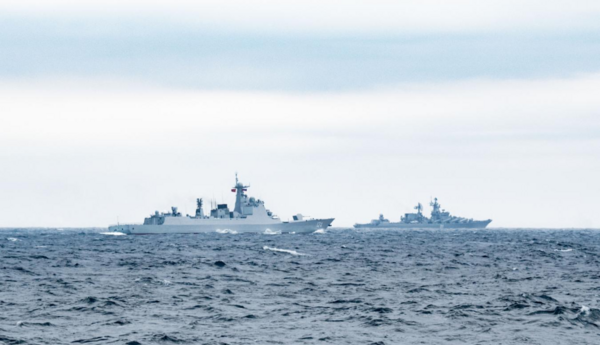 ▲▼中俄「海上聯合-2026」聯合演習，圖為中俄海軍參演艦艇開展海上演練。（圖／翻攝新華社）