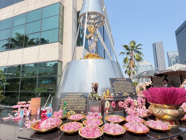 ▲▼Savoey @The Mercury Ville at Chidlom+九大神明祈福。（圖／VIVIYU小世界授權提供）