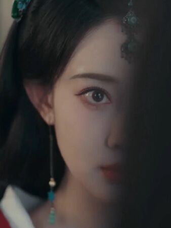 ▲孟子義拍攝《百花殺》長針眼，只用半邊臉入鏡。（圖／翻攝自微博）