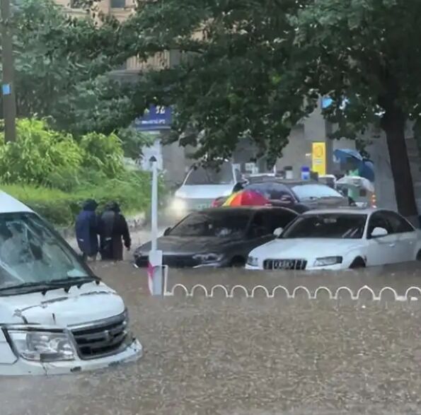 巴威雨彈轟瀋陽 市區大淹水「停車場變泳池」 | ETtoday大陸新聞 | ETtoday新聞雲