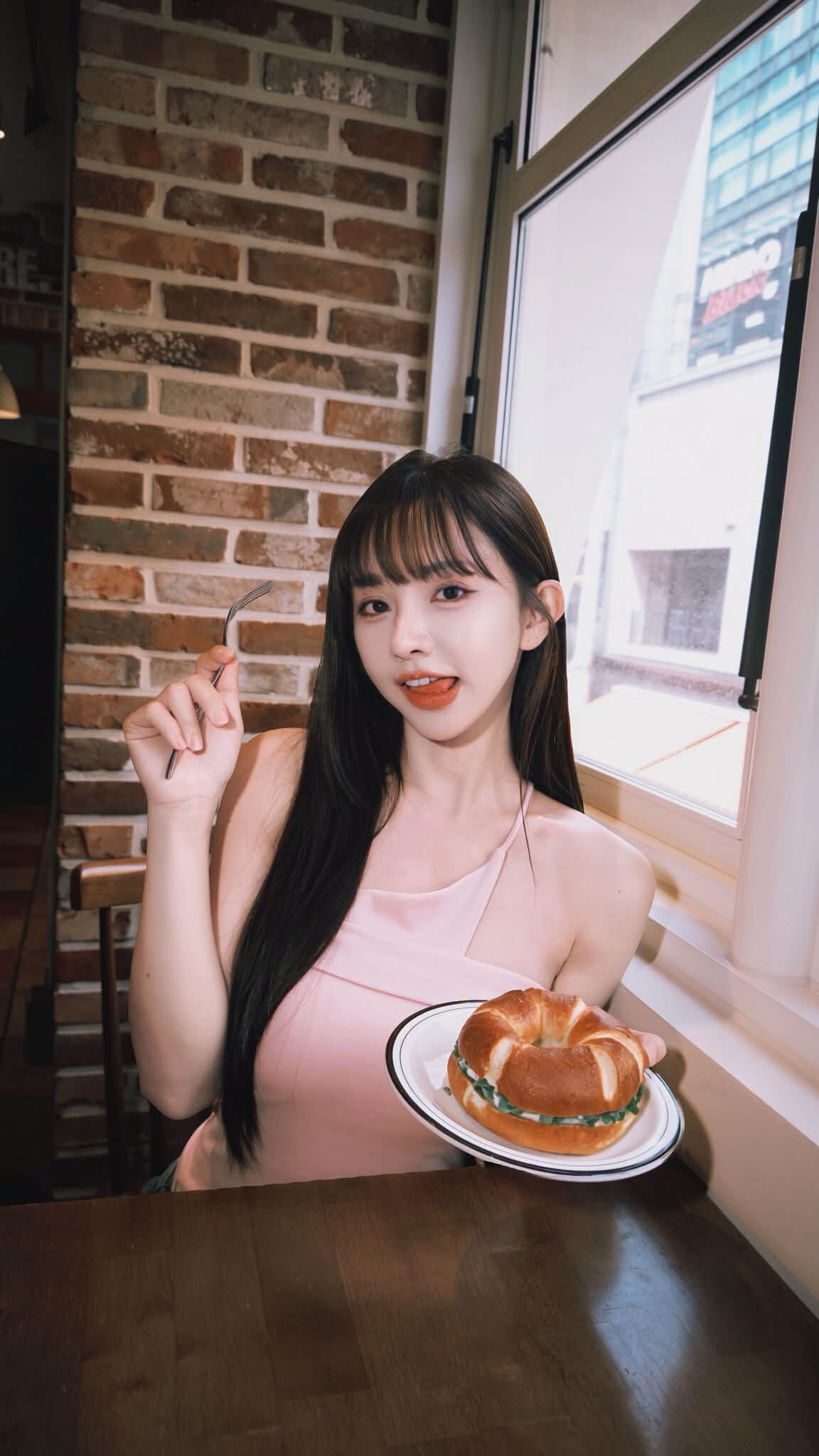 ▲▼巫苡萱。（圖／翻攝自臉書、IG／巫苡萱 Ava Wu）