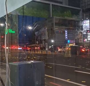 鬼月還沒到!台南仁德中山路驚見「整路金紙」 民眾嚇壞真相曝