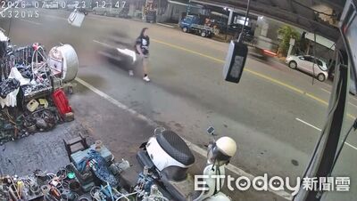 恐怖瞬間曝！台東女遭機車高速撞擊　噴飛20公尺倒地重傷