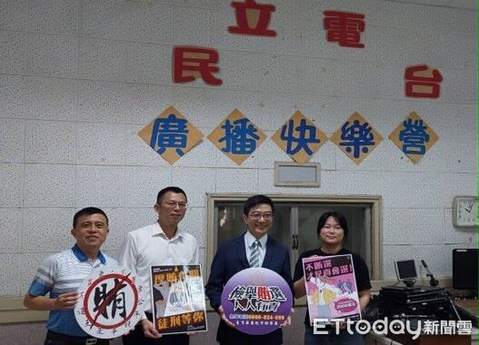 ▲林彥良檢察長接受屏東民立廣播電台專訪。（圖／屏東地檢署提供）
