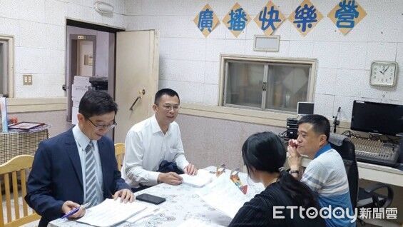 ▲林彥良檢察長接受屏東民立廣播電台專訪。（圖／屏東地檢署提供）