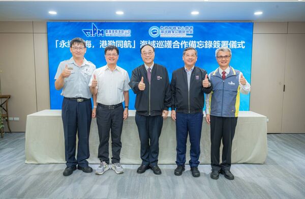 ▲簽署儀式合照，左起海洋國家公園管理處林尚卿處長、內政部國家公園署王成機署長、港務公司周永暉董事長與王錦榮總經理、港勤公司陳榮聰董事長。（圖／港務公司提供）
