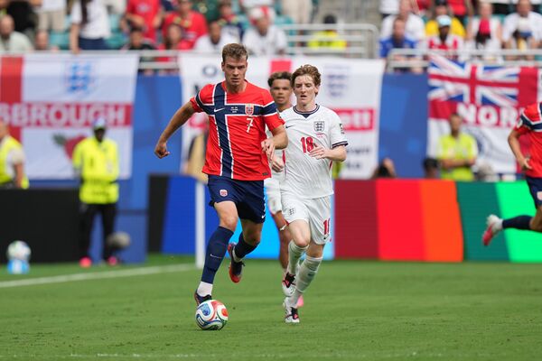 ▲挪威前鋒索爾洛特（Alexander S&oslash;rloth）在「2打1」機會選擇自幹沒傳給空檔的哈蘭德（Erling Haaland）賽後被罵爆。（圖／達志影像／美聯社）