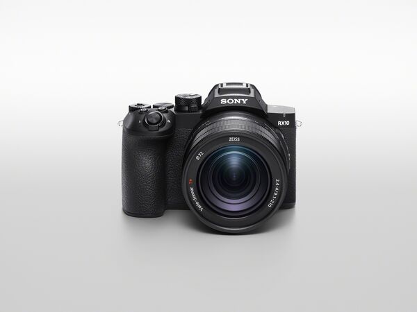 ▲▼ Sony 今 ( 14 ) 日正式在台推出最新 RX10 V 超望遠隨身型數位相機。（圖／Sony提供）
