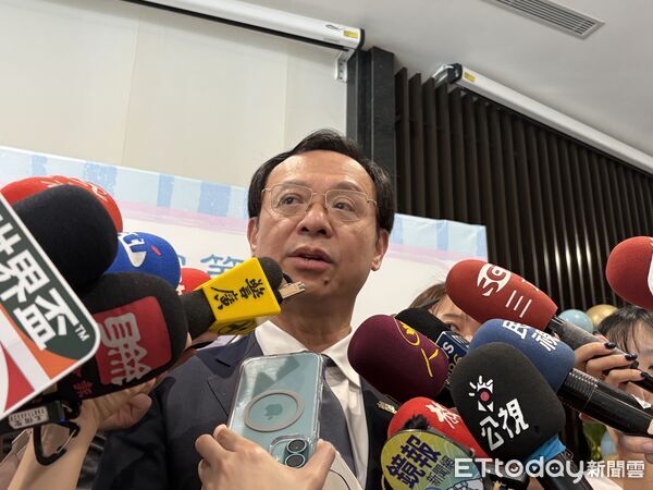 ▲▼衛福部長石崇良出席部立醫院第12屆優良暨資深典範醫事人員頒獎典禮暨記者會。（圖／記者洪巧藍攝）
