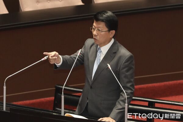 ▲國民黨立委謝龍介14日要求卓榮泰為致癌油案道歉。（圖／記者劉耿豪攝）