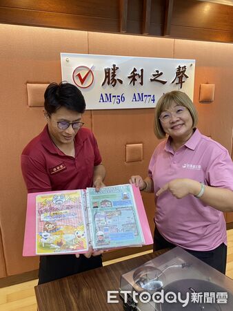 ▲台南市消防局第七大隊前往勝利之聲廣播電台，向聽眾宣導暑期居家防火安全。（記者林東良翻攝，下同）