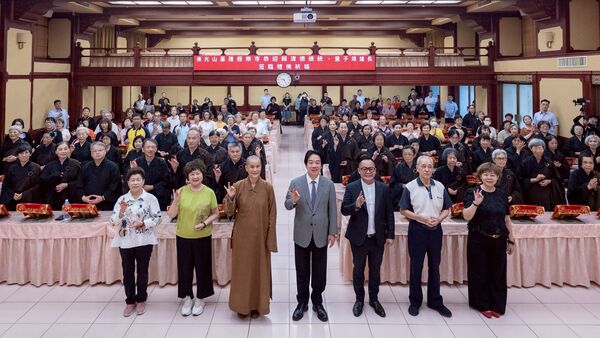 ▲▼總統賴清德14日前往基隆參訪佛光山極樂寺及慈濟基隆靜思堂。（圖／總統府提供）