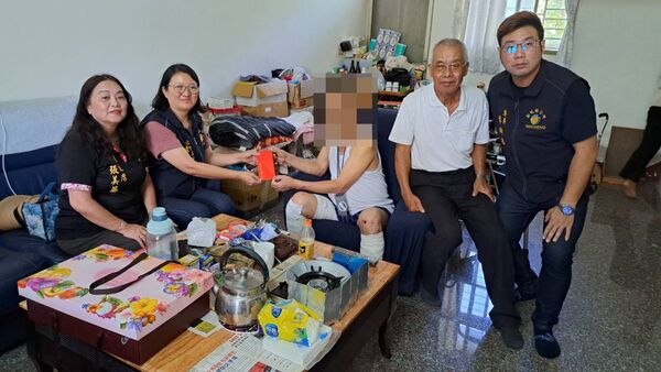 ▲▼馬太鞍「求生英雄」60歲鄧姓主任遭洪水沖9km　卡泥猛動15小時。（圖／新城鄉公所）