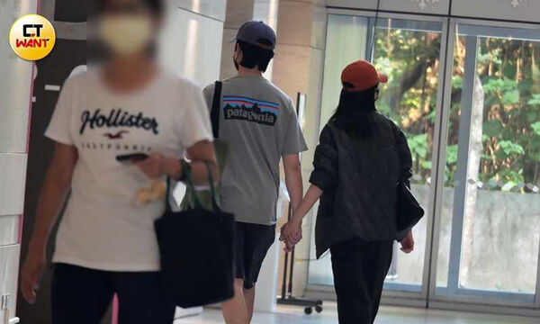 熱戀不退燒1／吳慷仁低調現身醫院美食街　邵雨薇摟腰甜蜜牽手