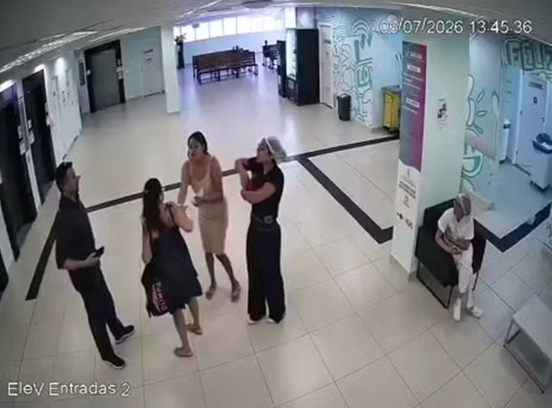 ▲▼醫院女員工騙家人懷孕！潛入產科「偷嬰」　塞包逃跑畫面曝。（圖／翻攝自X）