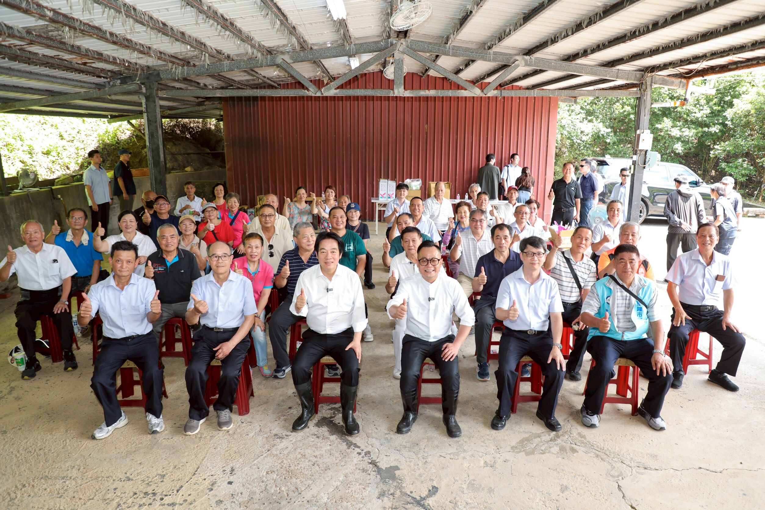 ▲賴清德體驗挖竹筍訪市民農園 童子瑋：讓基隆農業持續扎根。（圖／記者郭世賢翻攝）