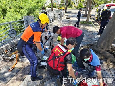 台南金湯橋驚傳女子溺水 警消下水救起命危送醫搶救