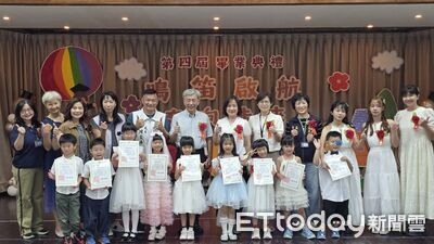 嘉義中油幼兒園第4屆畢典 19萌娃在地走讀「自製繪本簽書」吸睛