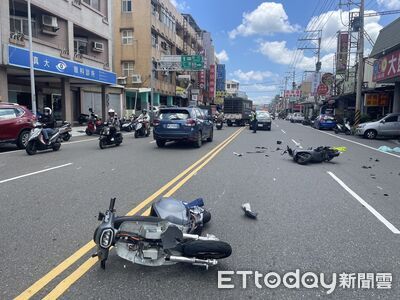 撞擊畫面!71歲翁騎車橫穿車道 17歲少年微電車直行撞上噴飛