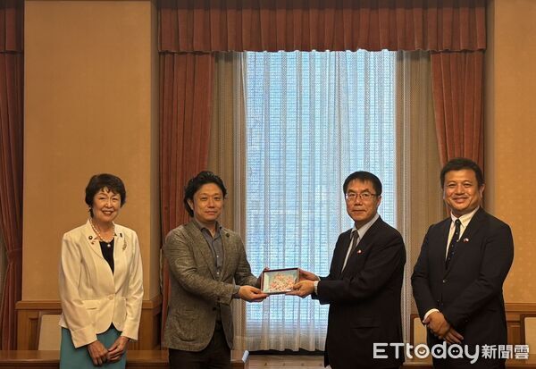 ▲台南市長黃偉哲拜會大阪市議會議長梅園周及大阪市議會日台友好議員連盟會長辻淳子，雙方暢談城市交流。（記者林東良翻攝，下同）